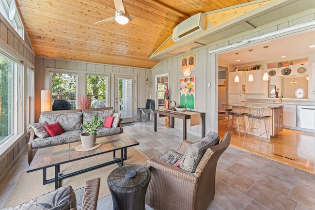 Building Photo - 566 W Bridge View Ct