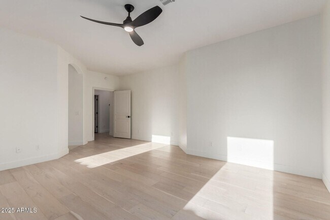 Building Photo - 3 bed, 2.5 bath Scottsdale home with POOL