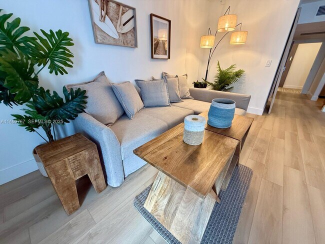 Building Photo - 2301 Collins Ave