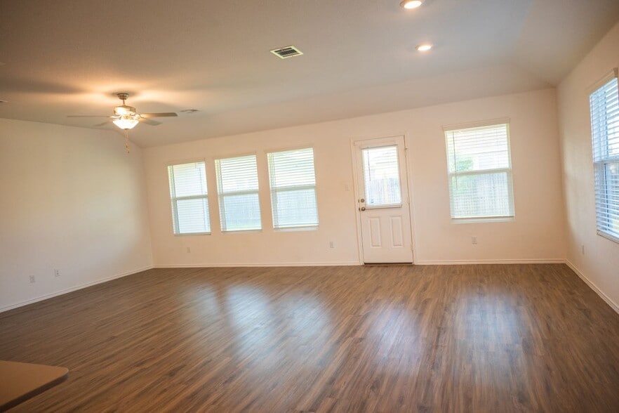 Building Photo - 423 Bluejack Wy