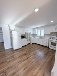 Building Photo - 20 Bayliss St