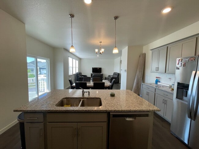 Building Photo - Live Lavishly in Crystal Valley Ranch