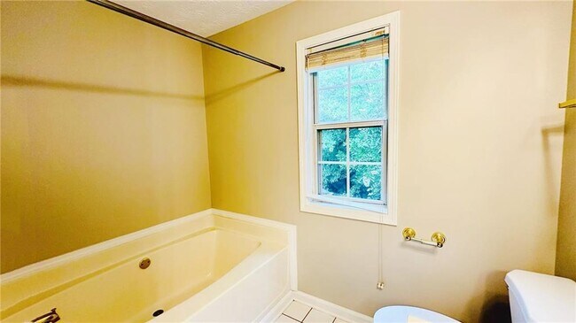 Building Photo - 2321 Clipper Ln