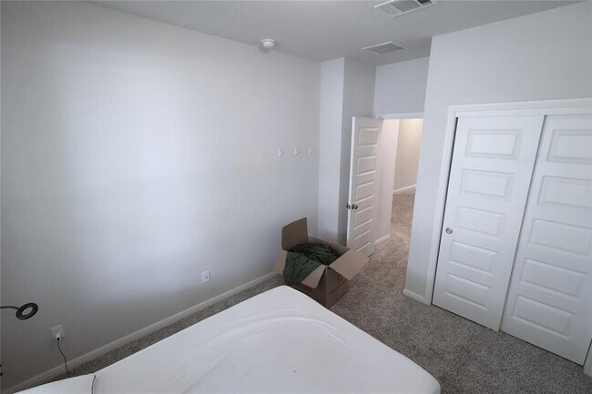 Building Photo - 821 Olive Creek Dr