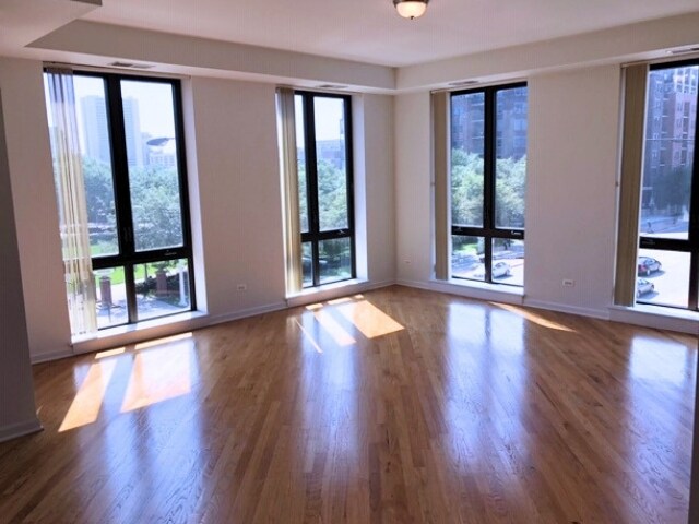 Building Photo - 343 W Old Town Ct