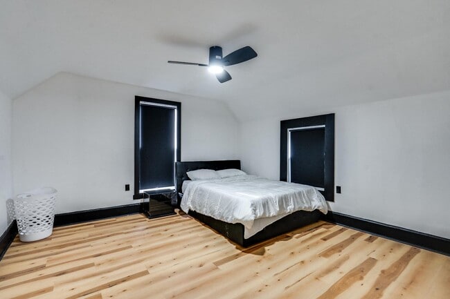 Building Photo - 2173 E 73rd St