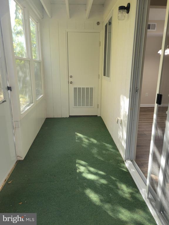 Building Photo - 411 N Stiles Ave