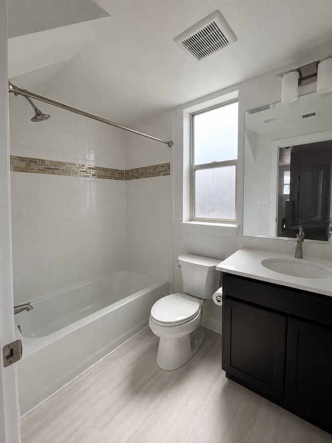 Building Photo - 514 Promenade Dr