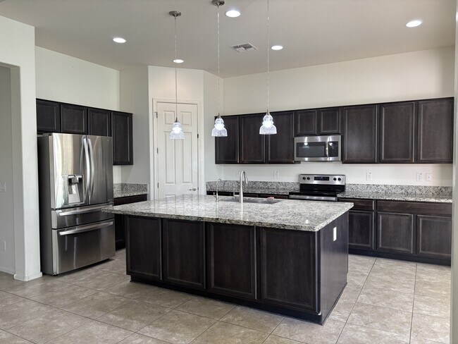 Building Photo - 8037 W Spur Dr