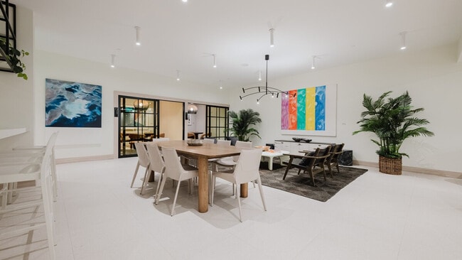 Building Photo - 175 NW 1st Ave