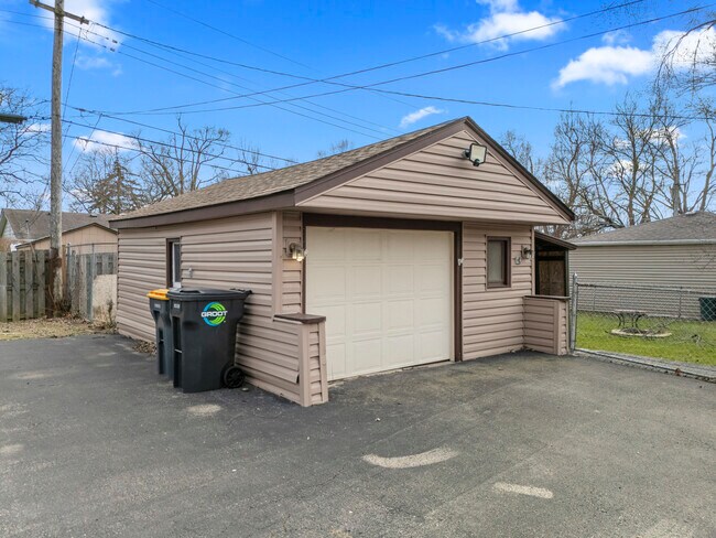 Building Photo - 25 McCabe Dr