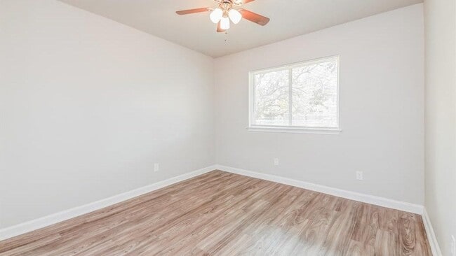 Building Photo - 1406 Ridgecrest Dr