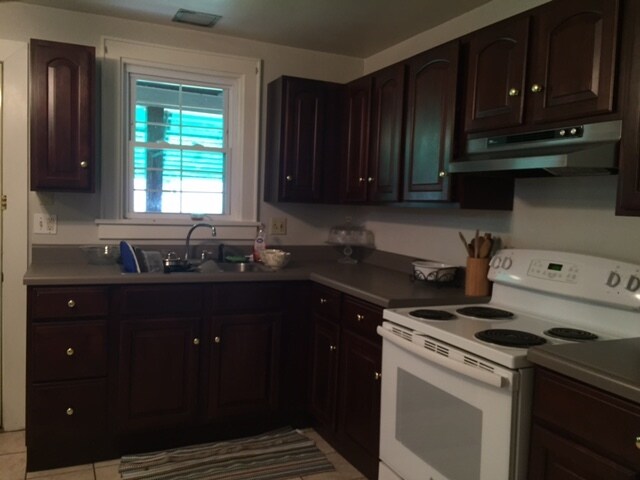 kitchen - 802 Gaskill Ave