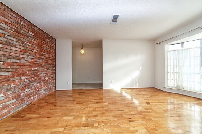 Building Photo - 5822 W Bellfort Ave