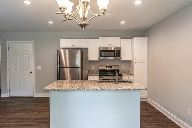 Building Photo - 1040 W Indiana Ave