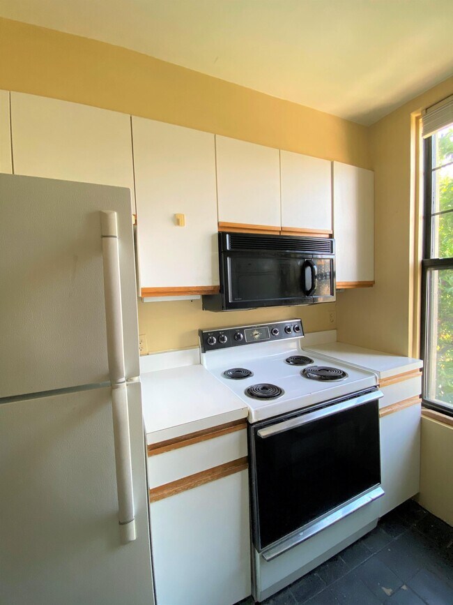 Building Photo - 1842 California St NW