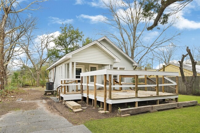 Building Photo - 830 Ross St