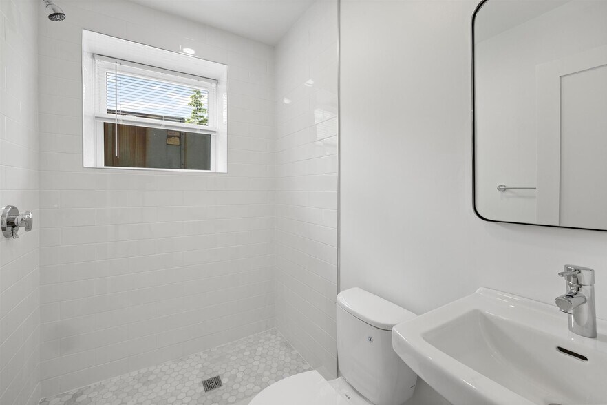 Building Photo - 401 Columbia St