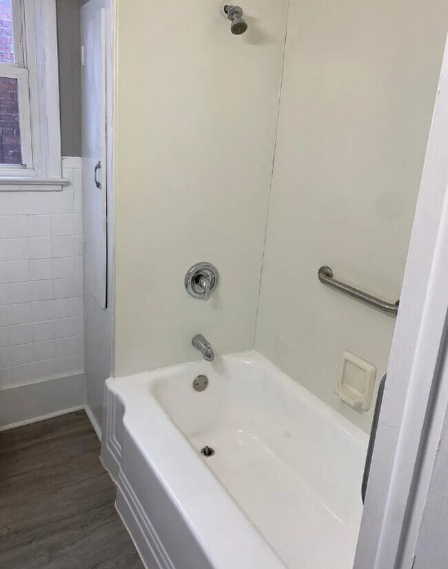 Building Photo - Cozy 4 Bedroom, 1 Bath Home in West York Schools!