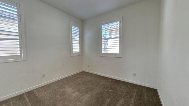 Building Photo - 26149 Park Ave