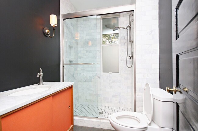 Building Photo - Historic North Downtown Residence with Modern Updates and Prime Location