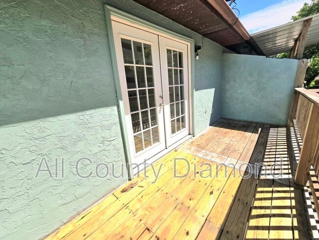 Building Photo - 636 W Caladium Cir