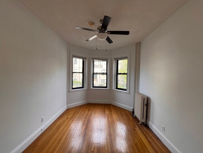 Primary Photo - 39 Glenville Ave