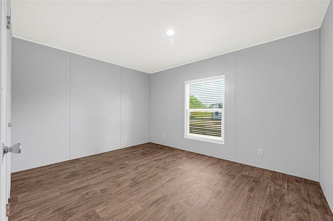 Building Photo - 113 Schilling Ave