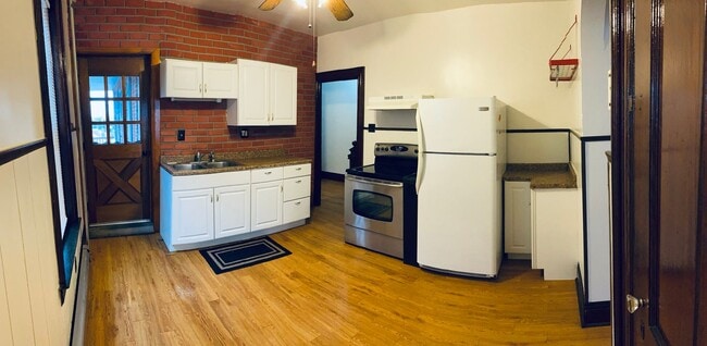 Building Photo - 1315 N George St