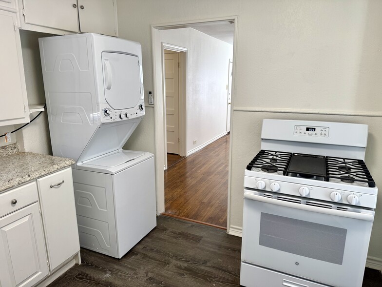 Building Photo - 513 Eleanor Ave