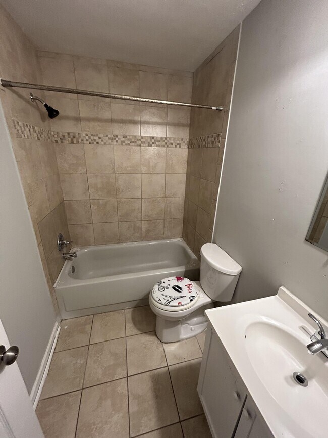 Building Photo - 5125 E Linda Cir