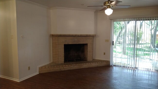 Building Photo - 7342 Shady Hollow Ln