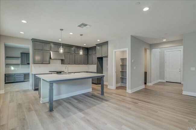 Building Photo - Beautiful 4 Bedroom Home in Brighton Landing – Vacaville