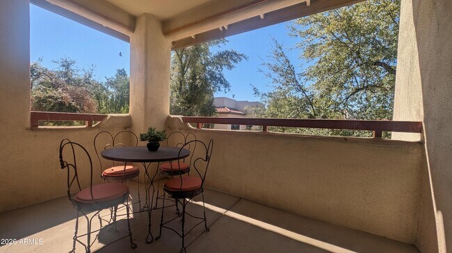 Building Photo - 750 E Northern Ave