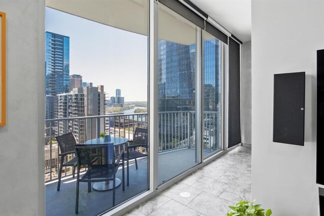 Building Photo - 360 Nueces St