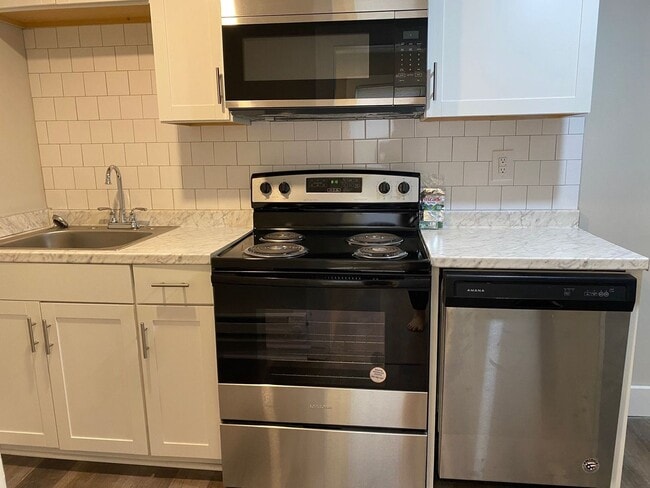 Building Photo - Renovated 2-Bedroom Duplex – Move-In Ready...