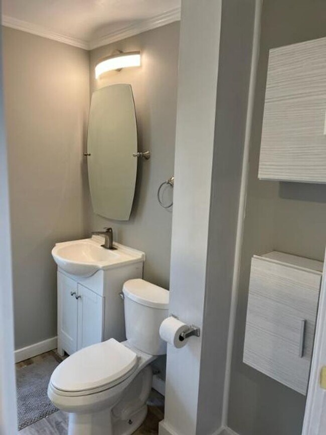 Building Photo - 411 N State St