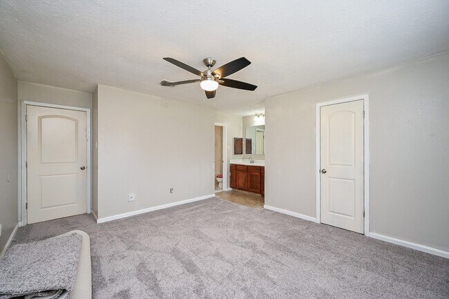 Building Photo - 1114 Blue Diamond Dr