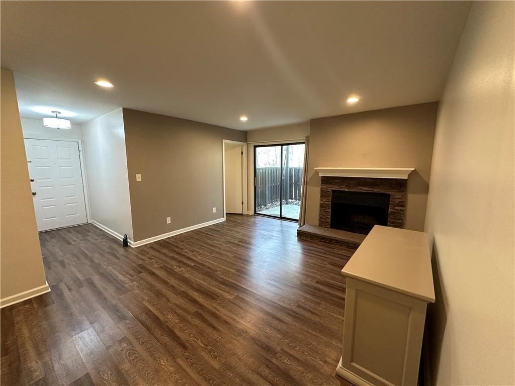 Building Photo - 303 River Run Dr