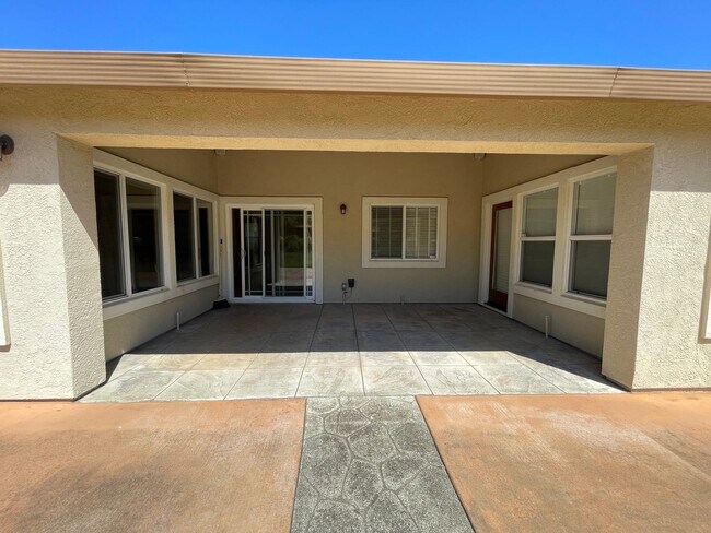 Building Photo - Beautiful Green Valley Home