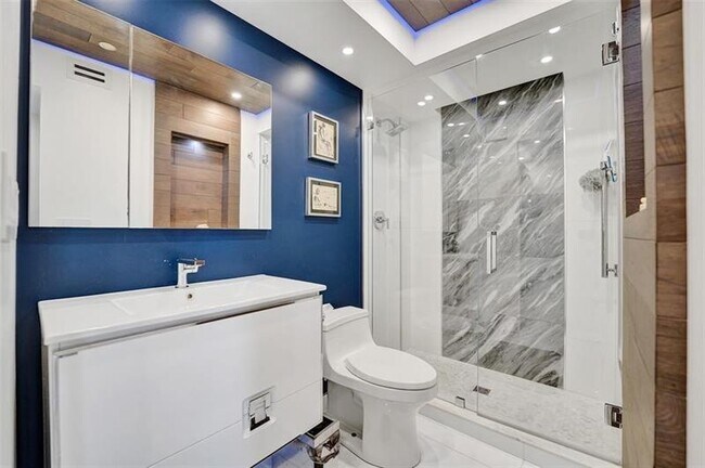 Building Photo - 2030 S Ocean Dr