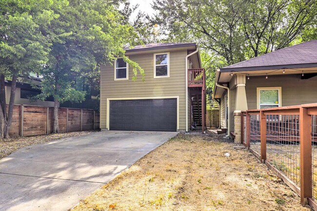 Building Photo - 3600 Govalle Ave