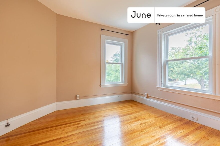 Building Photo - Room in Shared 6 bed/2 bath home