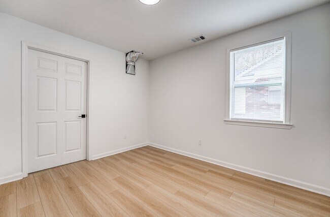 Building Photo - 1865 Ferber Ave