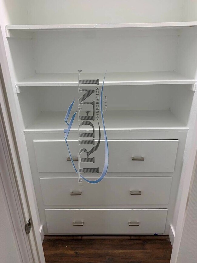 Building Photo - 685 N Barrett Rd