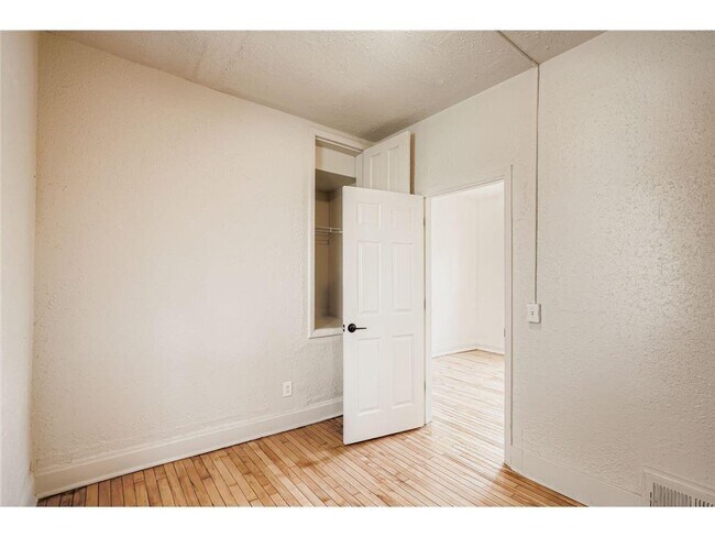 Building Photo - 610 Fairview Ave N