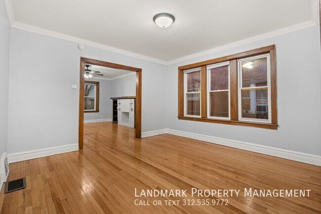 Building Photo - 4144 N Mozart St