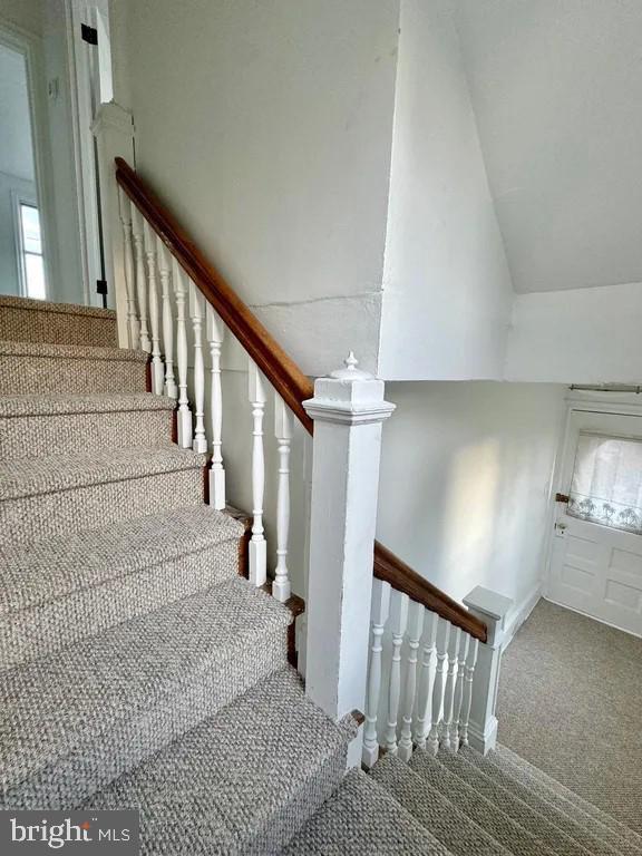 Building Photo - 1121 Rosedale Ave