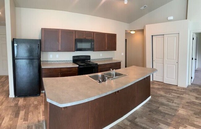 Building Photo - 1183