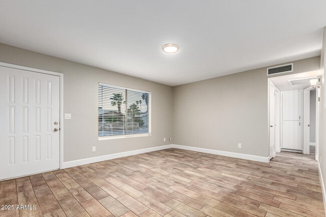 Building Photo - 2731 E Charleston Ave